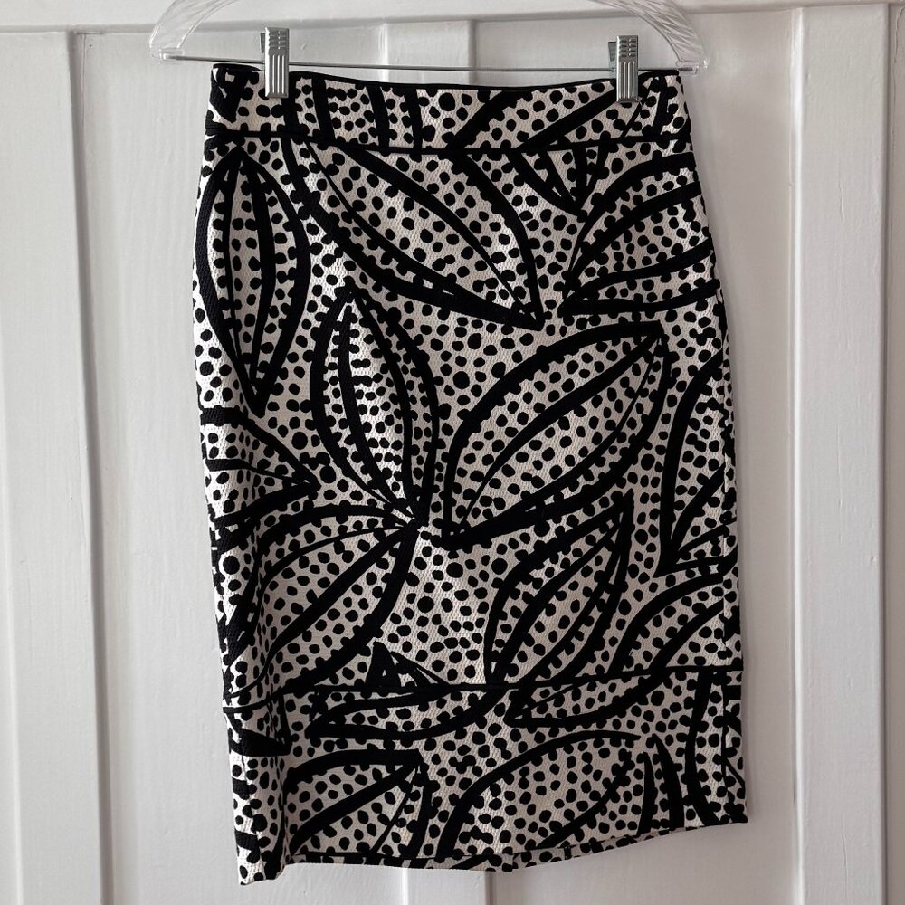Ann Taylor Cheetah Leaf Piped Pencil Skirt (2 / Black & White)